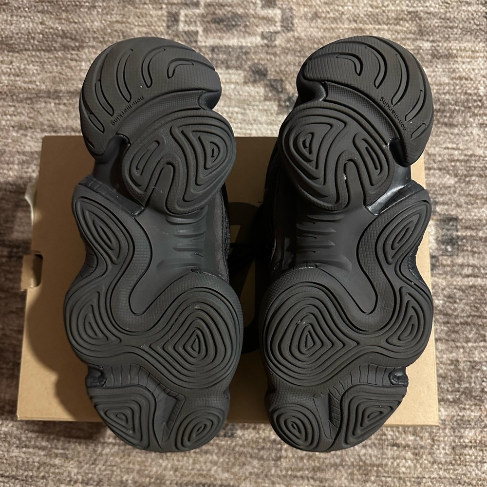 YEEZY 500 / size 6.5 men’s / black - Picture 5 of 6